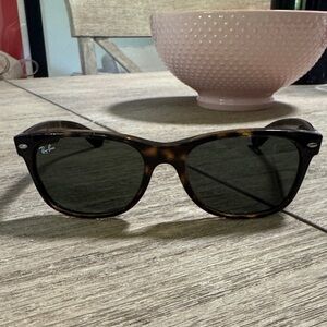Ray-Ban Classic STYLE NEW WAYFARER Tortoise Sunglasses